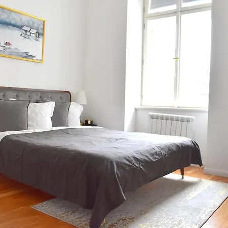 Apartment Lovely In Center